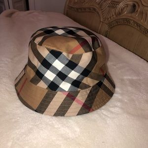 Selling this unisex authentic Burberry bucket hat.